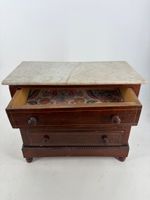 Commode miniature de maîtrise en placage d'acajou à décor de… (photo 6)
