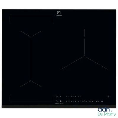 gros plan d'une plaque de cuisson noire sur fond blanc