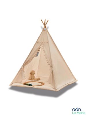 une image représentant un tipi avec un ours en peluche à l'intérieur