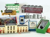 de nombreux types de trains miniatures sur la table