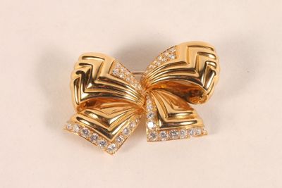 BOUCHERON, Paris - Broche à décor de noeud, en or jaune 750 … - Photo 1