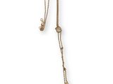 un collier en or dont la chaîne est ornée d'une fleur