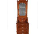 une photo d'une commode en bois surmontée d'un miroir