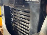 a close up view of the front end of a truck