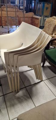 a lot of chairs that are sitting on the floor