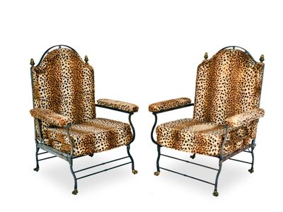 paire de chaises à motif léopard, avec pieds et accoudoirs en métal