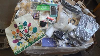 plusieurs objets posés ensemble sur une table