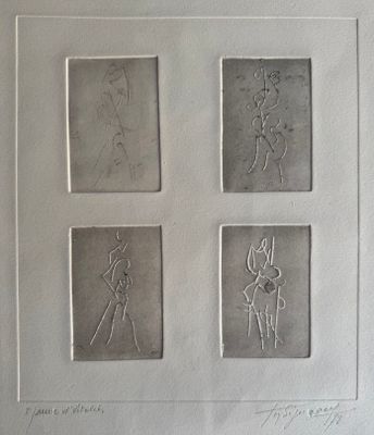 des dessins représentant quatre personnages différents, encadrés de blanc, accrochés au mur