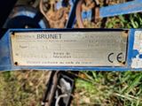 un gros plan sur une pancarte apposée sur un vélo bleu