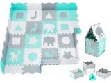 un tapis d'éveil pour bébé avec des jouets dessus et une maisonnette