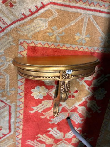 Petite console d’applique en bois doré H : 37 x 45 x 24