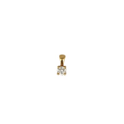une image représentant un pendentif en diamant isolé sur fond blanc
