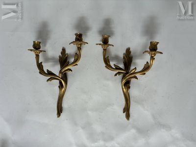 paire d'appliques murales anciennes en laiton avec fleurs et feuilles