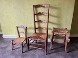 two chairs that are next to each other in a room