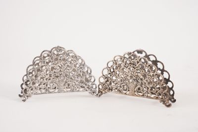 une paire de barrettes en filigrane d'argent