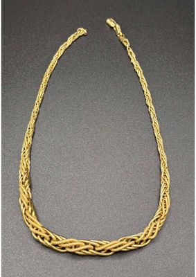 a gold necklace with a chain that has been linked to it