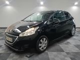 la photo d'une voiture noire garée dans un garage