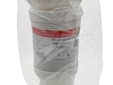 un paquet de papier toilette emballé dans du plastique sur fond blanc