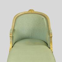 Chaise longue en bois sculpté et laqué blanc et doré, dossie… (photo 4)