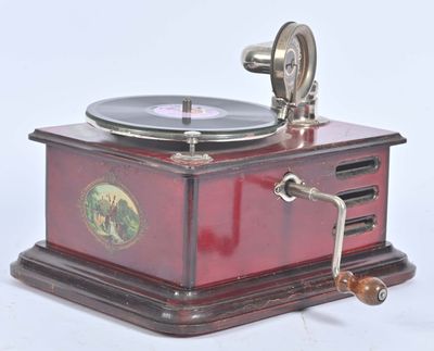 un vieux tourne-disque posé sur une table