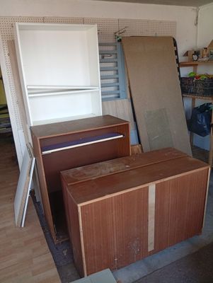 many pieces of furniture that are in a room