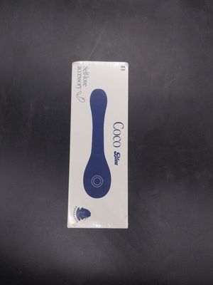 une image montrant un gros plan d'une brosse à dents bleue dans une boîte