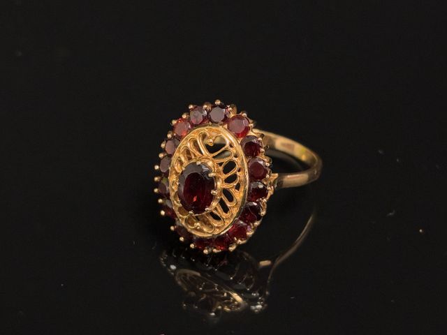 Bague en or 18 carats 750 millièmes le chaton filigrané ovale à d...