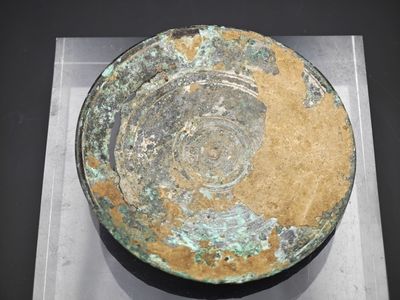 un bol posé sur une table