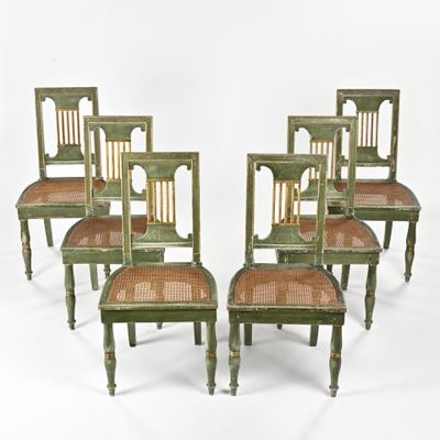 Suite de six chaises à dos plat en bois laqué vert souligné …