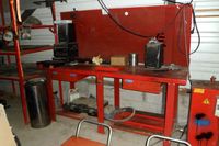 1 Etabli CRD à deux tiroirs en métal + outillage à main