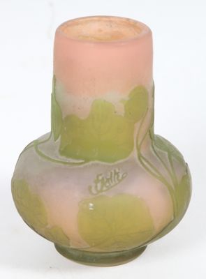 Etablissement GALLE, Vase en verre multicouches dégager à l'…