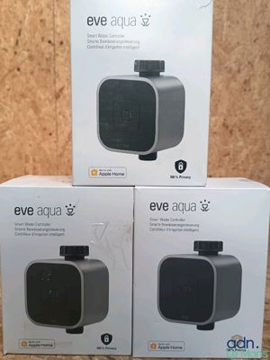 Trois boîtes du nouveau modèle « Eve Aqua 3 » sont posées sur une table.
