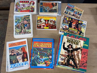 de nombreuses bandes dessinées posées sur une table au plateau en bois