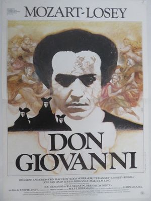 L'affiche du film « Don Giovannini » est accrochée au mur.