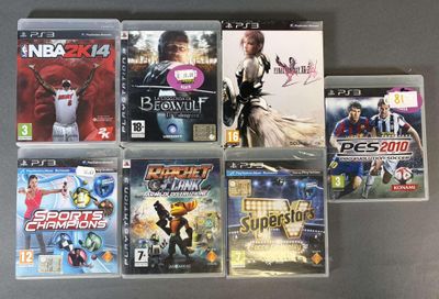 Il y a beaucoup de jeux vidéo sur la table, et ils sont vraiment nombreux.