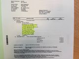 une feuille de papier posée sur un bureau