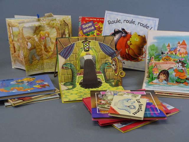 Ensemble de livre à système, ‘Blanche neige, Cendrillon, le chat ...