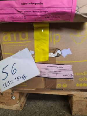 Palette d’environ 150 kg de vêtements crème contemporaine – …