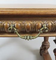 Bureau en noyer finement mouluré et sculpté, ouvrant par qua… (photo 3)