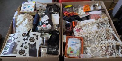 185 / 1 palette de 197 kg de mix (décoration, aimants,…