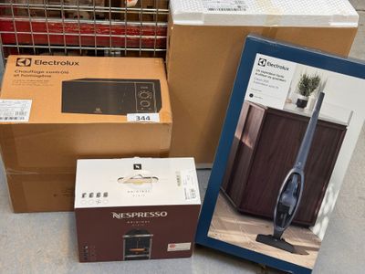 LOT DE 4 PETITS ELECTROMENAGERS : ASPIRATEUR ELECTROLUX CLEAN 300 / MA - Photo 1