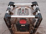 une image représentant un petit chariot à outils sur lequel sont posés des outils