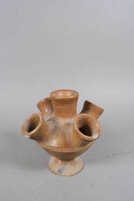 AFRIQUE Vase en terre cuite à cinq goulots H.