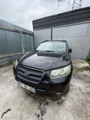 the black car is parked in front of a building