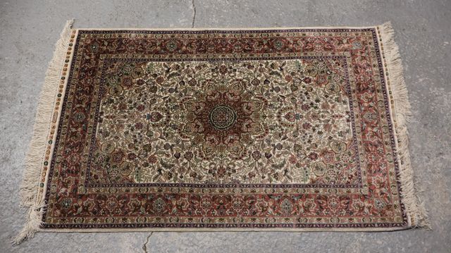 Tapis d’Orient fait main en soie 122 x 77
