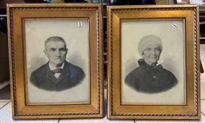 paire de photographies anciennes encadrées représentant deux hommes portant des turbans