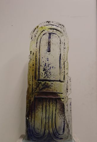 Brigitte SILLARD « statue Menhir » 1999, en verre moulé, H : 75. ...