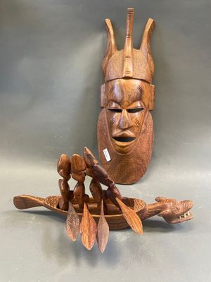 AFRIQUE, Masque et pirogue avec quatre rameurs