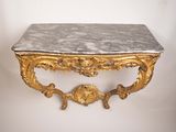 table console ancienne avec un plateau en marbre et un décor à la feuille d'or