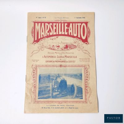 la couverture d'un magazine sur laquelle figure la photo d'un homme au volant d'une voiture